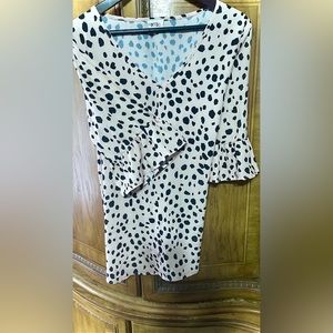 BTB ruffled sleeved blouse